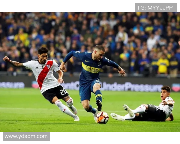 河床队与拉普拉塔大学的激烈对决揭示足球的魅力与激情