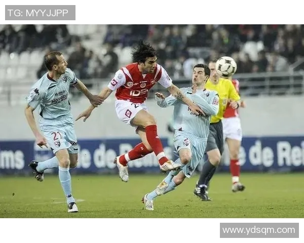 圣旺红星与奥兰斯的精彩对决揭示了足球战术与团队合作的重要性 圣旺红星与奥兰斯的精彩对决揭示了足球战术与团队合作的重要性