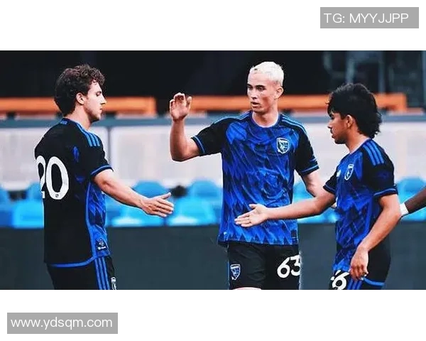 盐城湖与温哥华白帽的精彩对决展现足球魅力与团队精神